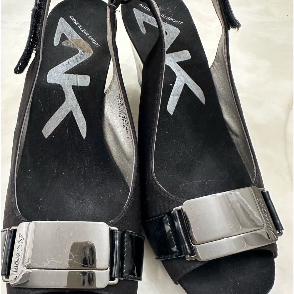 Black dress shoes